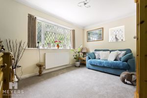 Bedroom Five/Snug- click for photo gallery